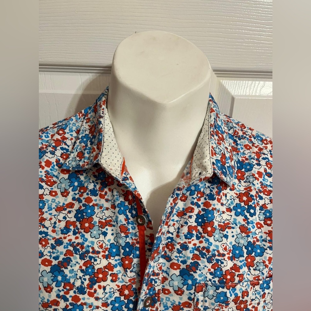 (10) Across the Pond Blue and red floral short sleeve button up shirt - Picture 2 of 16
